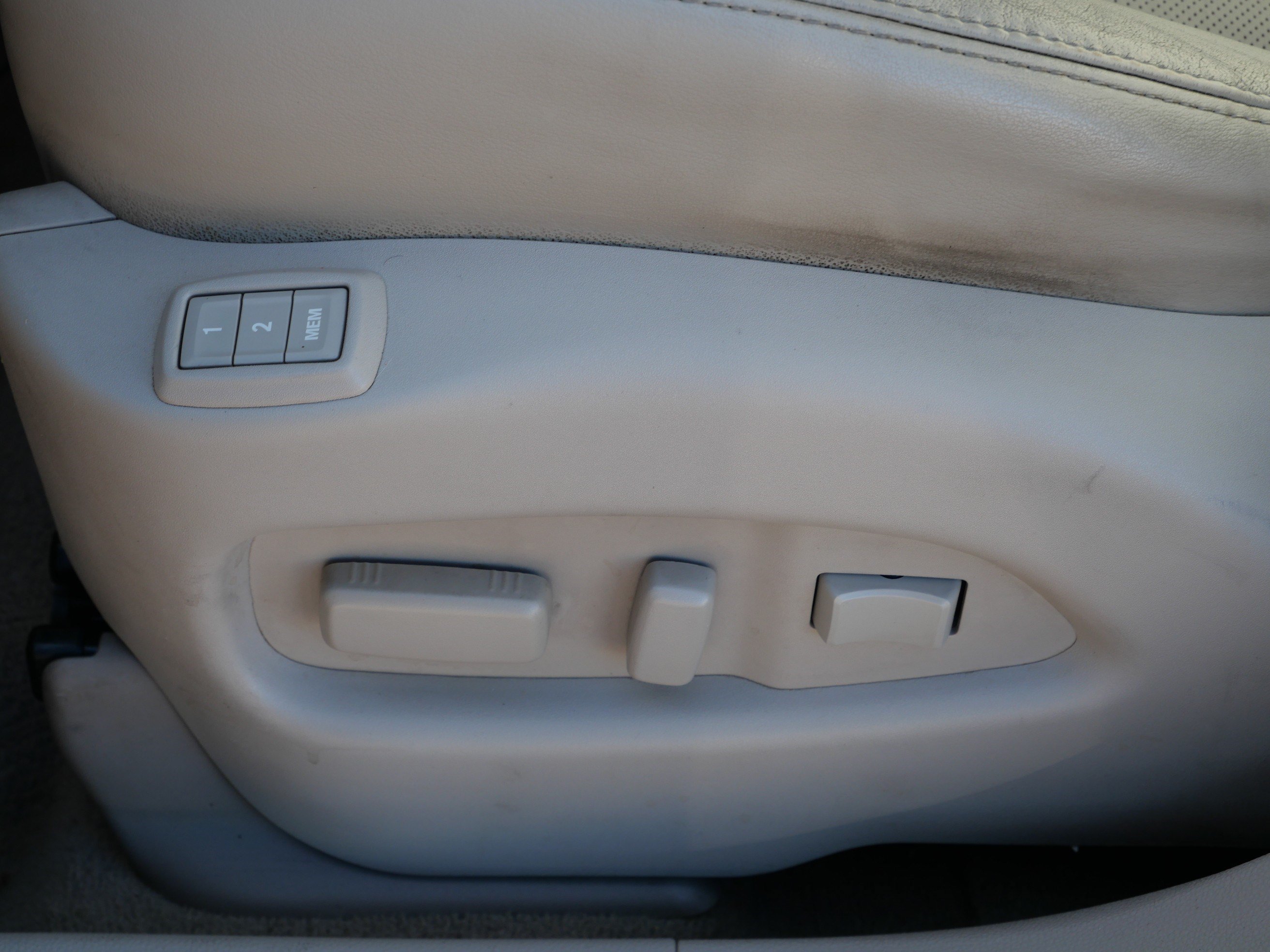Used 2015 Cadillac SRX Luxury w/ Driver Awareness Package FWD image 19