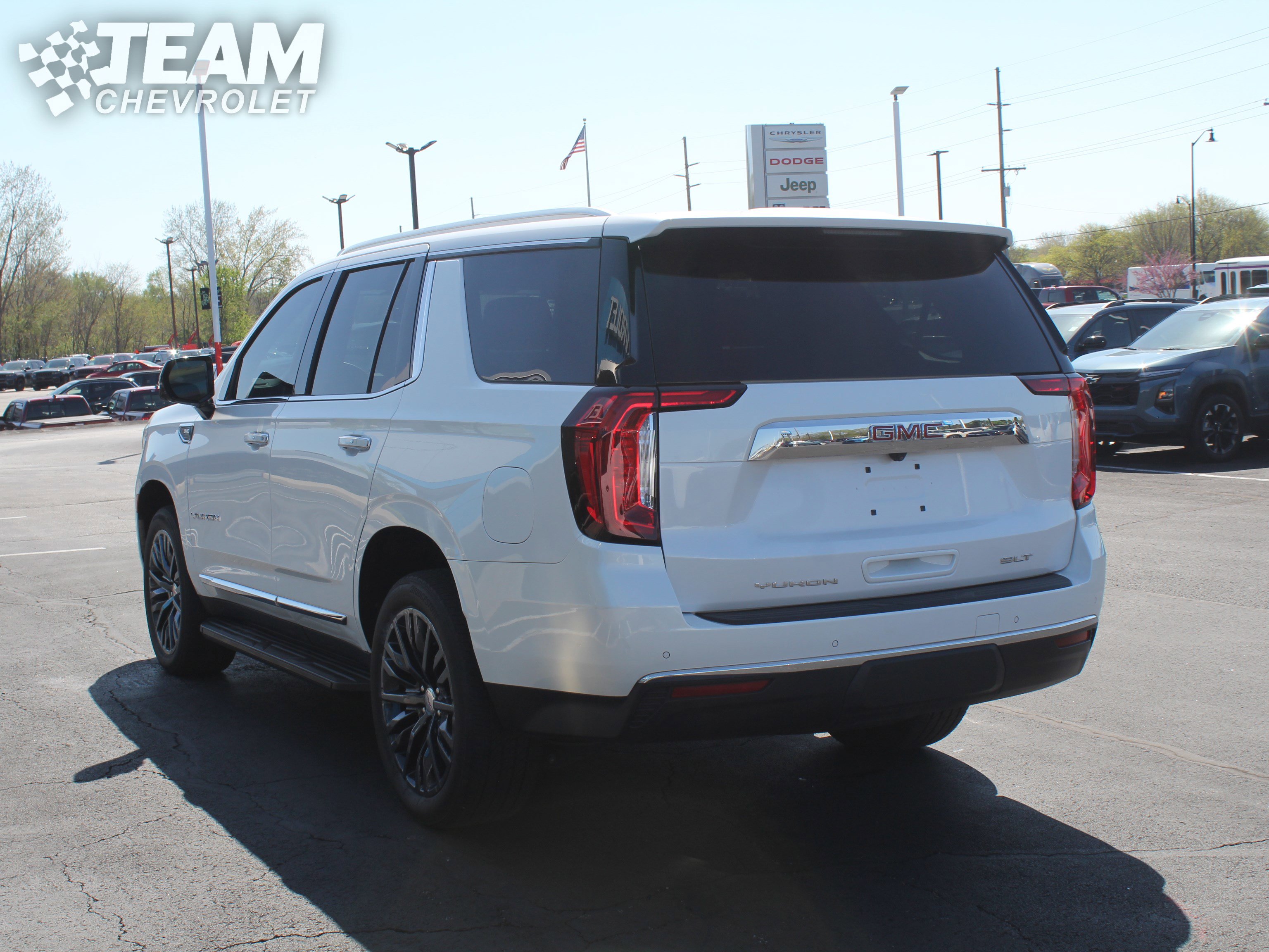 Used 2023 GMC Yukon SLT w/ SLT Luxury Package AWD/4WD image 6