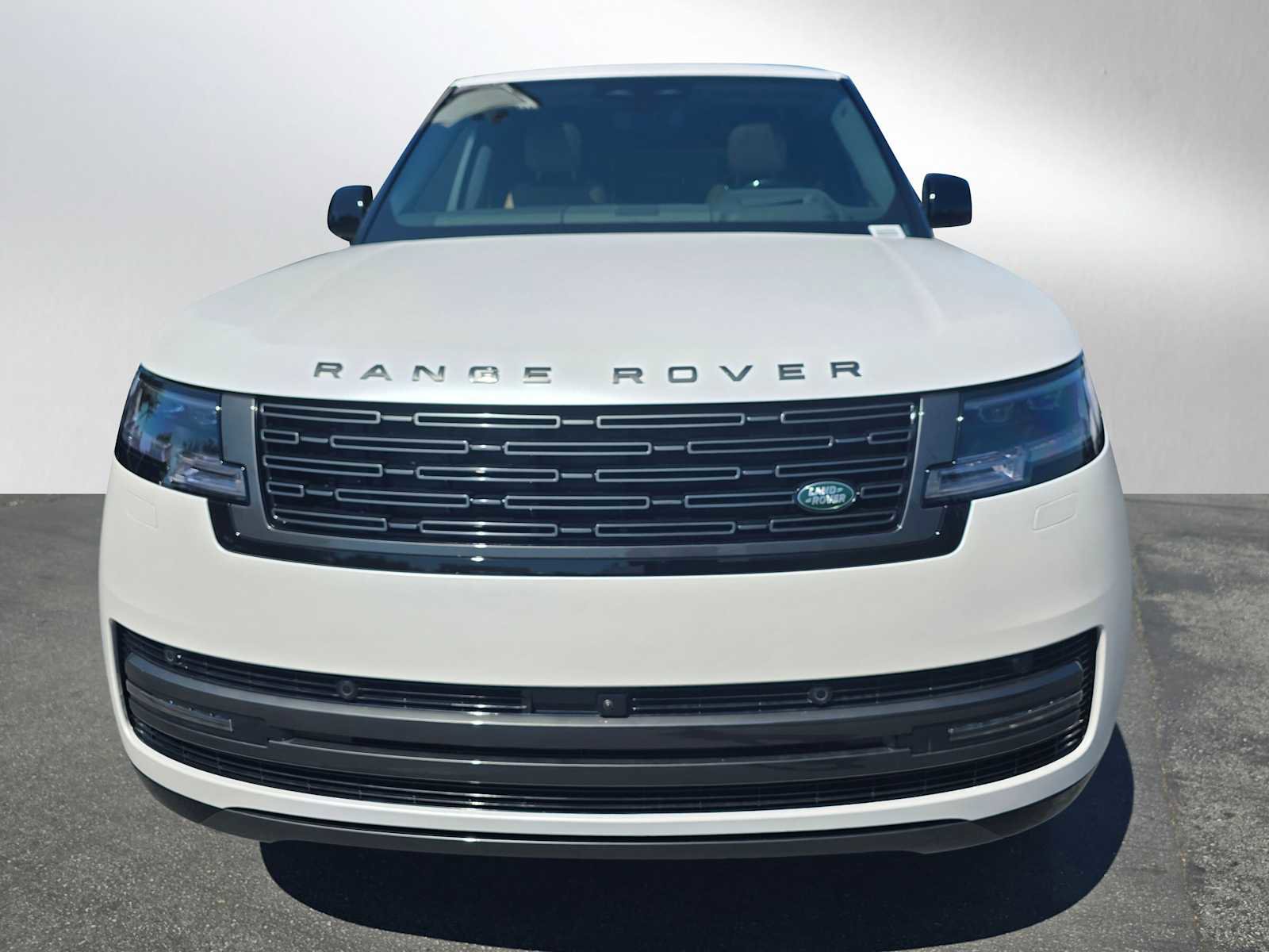 New 2025 Land Rover Range Rover Long Wheelbase SE image 8