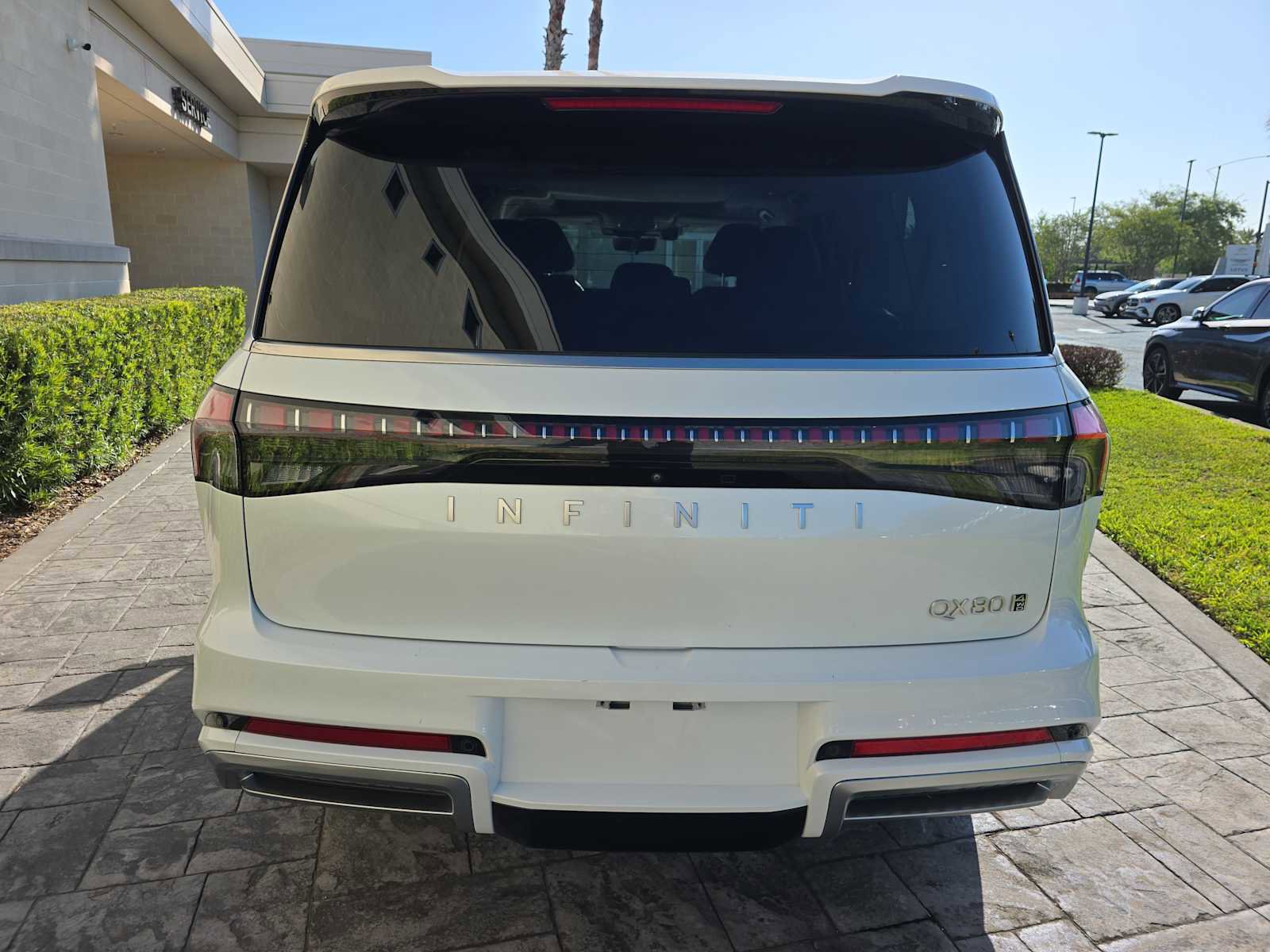 Certified 2025 INFINITI QX80 Sensory image 6