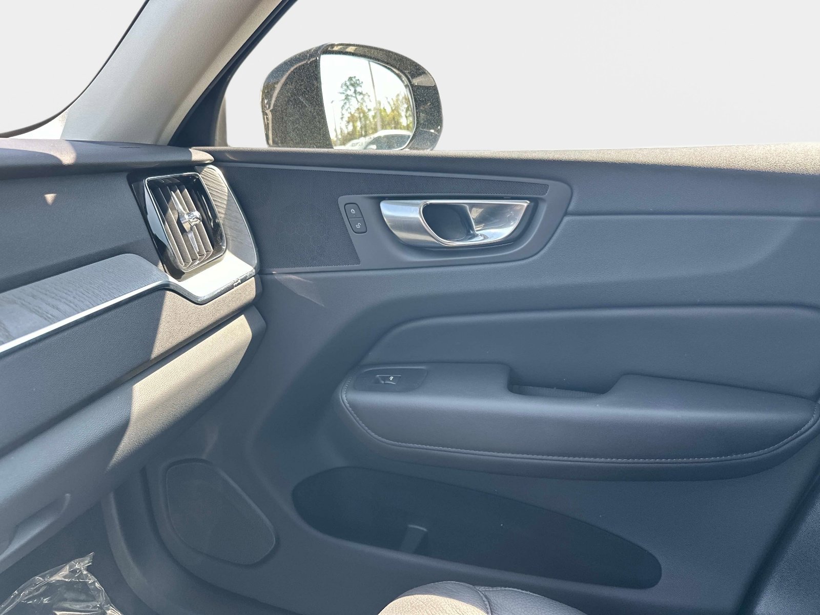 Certified 2025 Volvo XC60 B5 Plus image 20