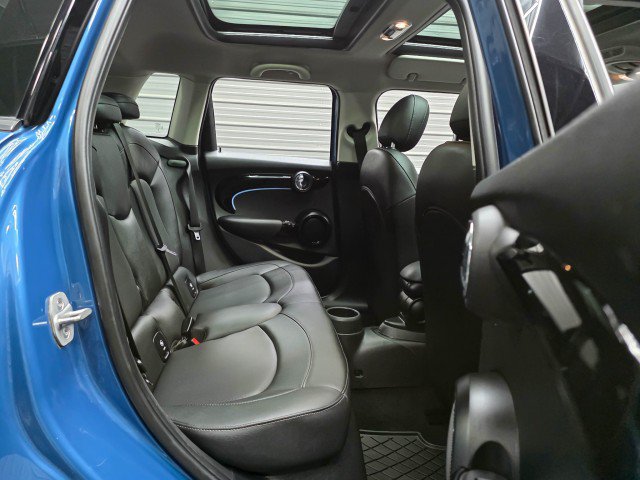 Used 2024 MINI Cooper 4-Door Hardtop FWD image 17
