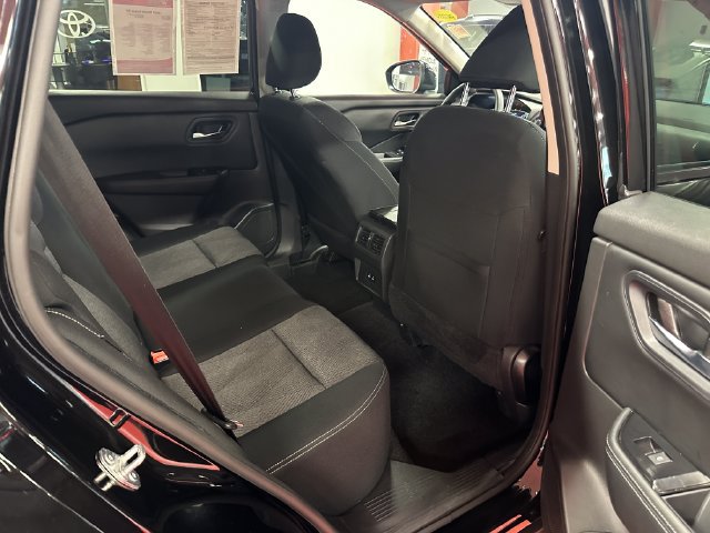 Used 2024 Nissan Rogue SV AWD/4WD image 14