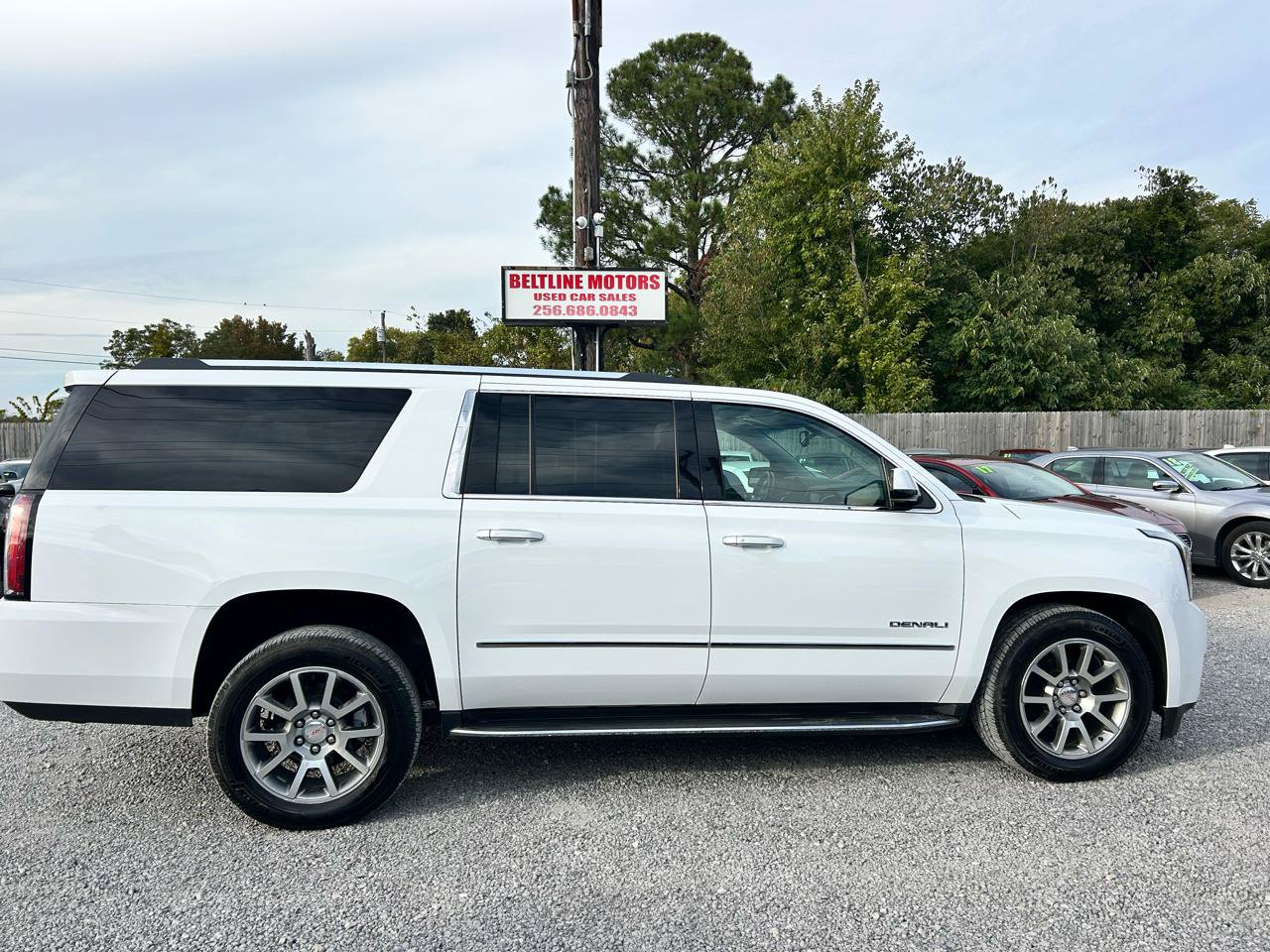 Used 2019 GMC Yukon XL Denali RWD image 3