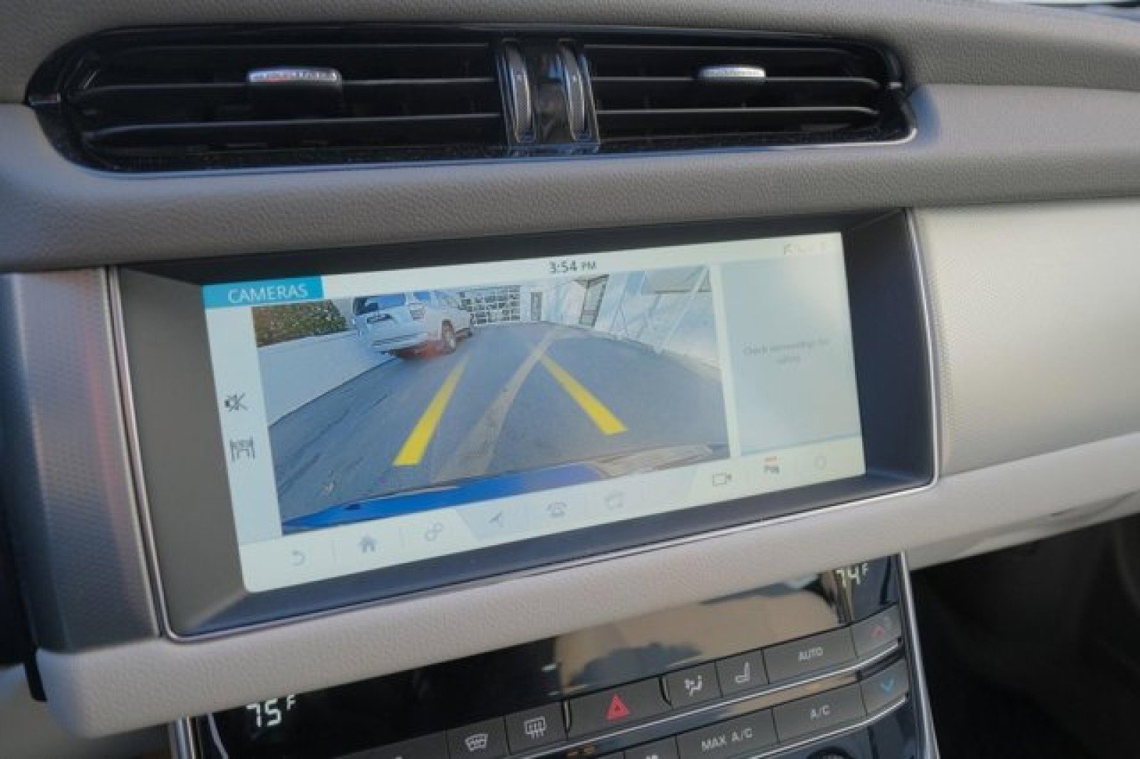 Used 2020 Jaguar XF Premium image 25