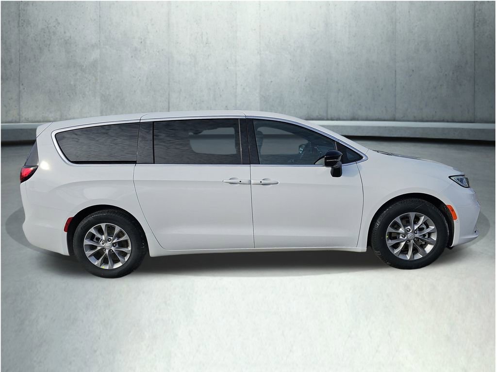 New 2026 Chrysler Pacifica Limited image 6