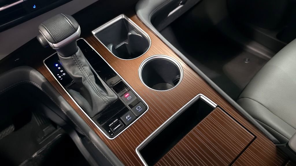 Used 2024 Toyota Sienna XLE image 46