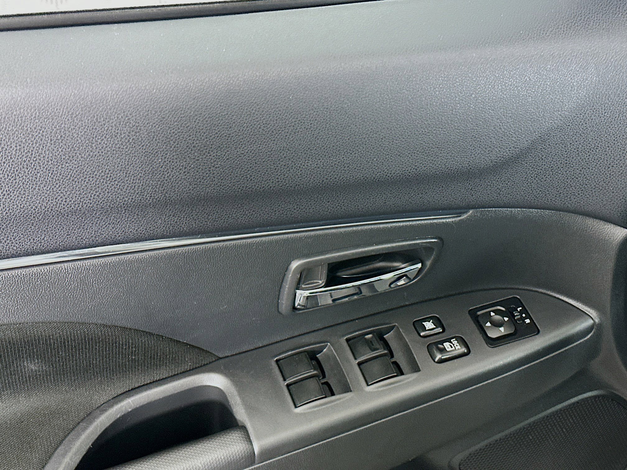 Used 2025 Mitsubishi Outlander Sport LE image 15