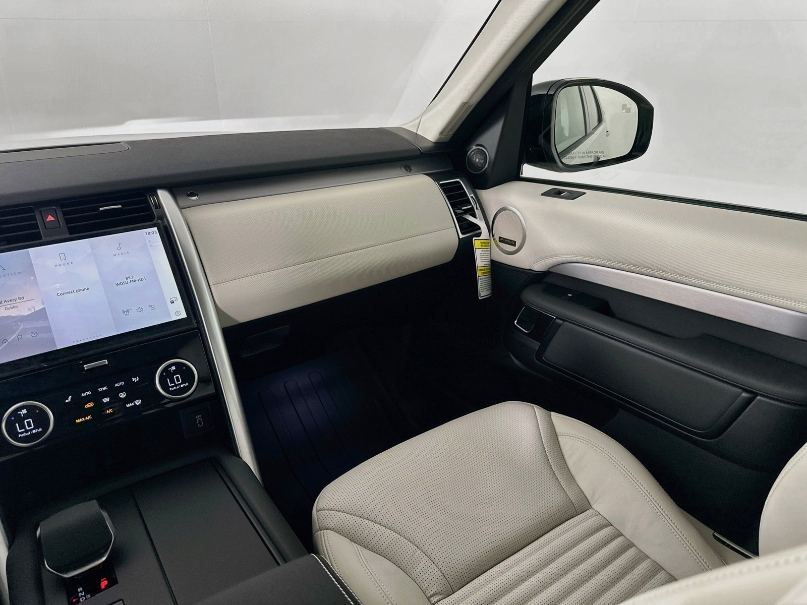 New 2026 Land Rover Discovery Limited Edition AWD/4WD image 23