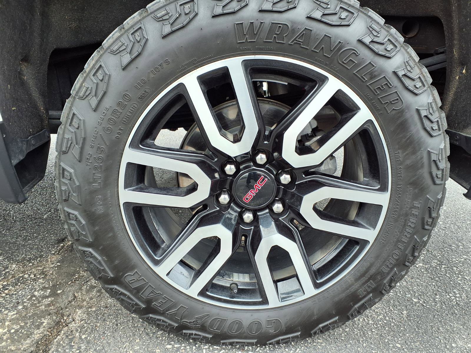 Used 2024 GMC Sierra 1500 AT4 w/ Technology Package AWD/4WD image 42