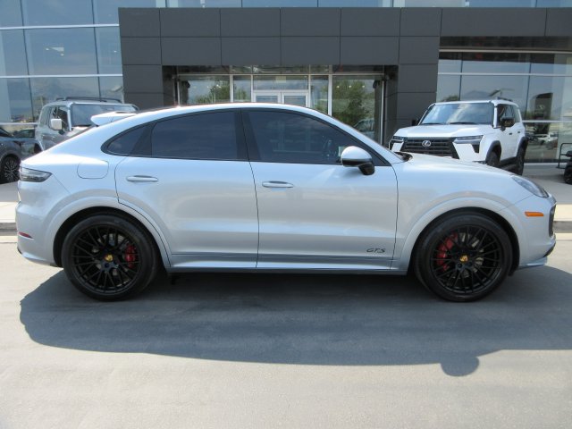 Used 2021 Porsche Cayenne GTS AWD/4WD image 11