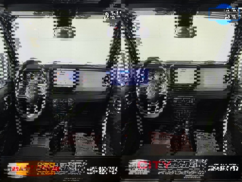 Used 2024 Jeep Wrangler Sahara image 27