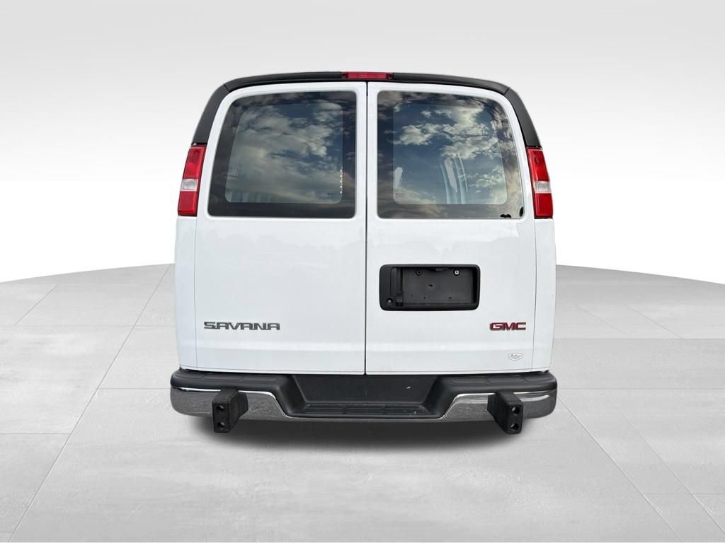 Used 2024 GMC Savana 2500 w/ Driver Convenience Package RWD image 4