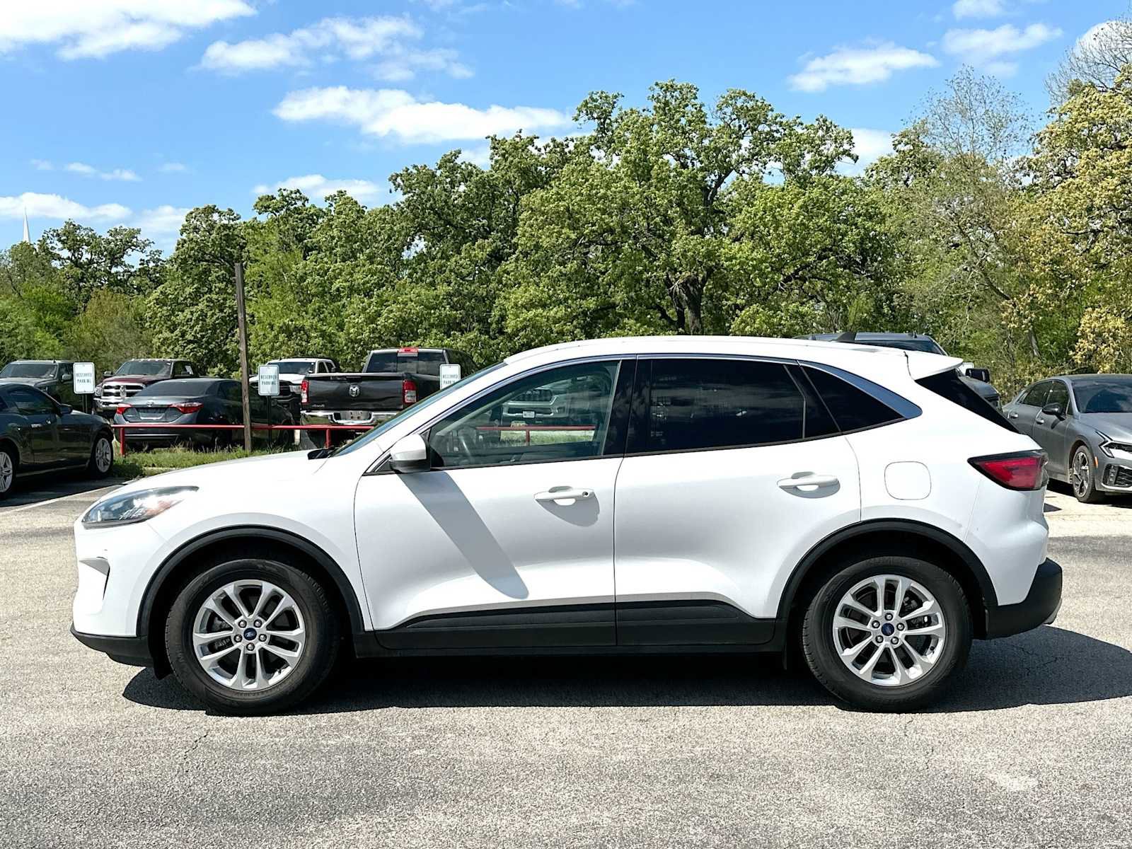 Used 2020 Ford Escape SE image 12