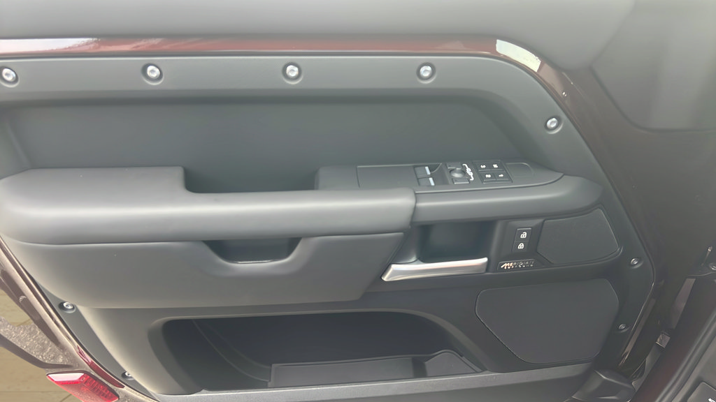 New 2026 Land Rover Defender 90 X-Dynamic SE AWD/4WD image 21