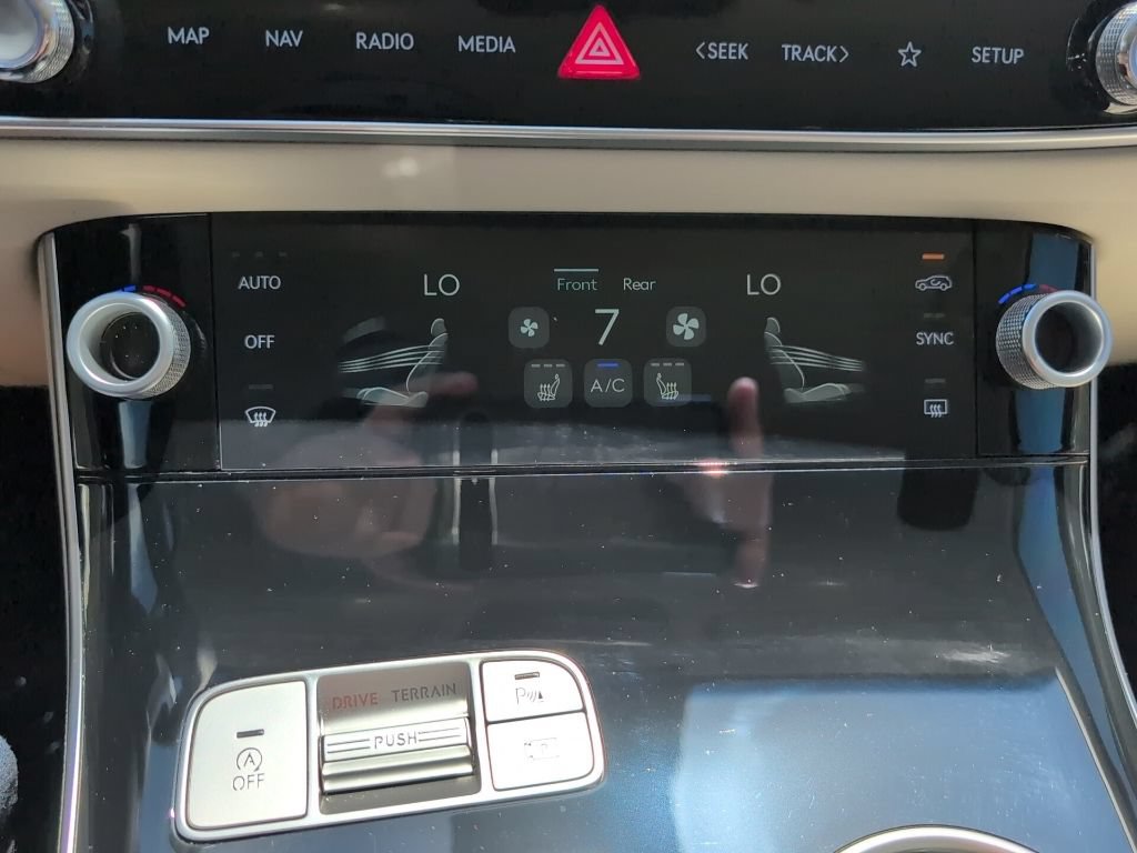 Used 2026 Genesis GV70 2.5T AWD/4WD image 18