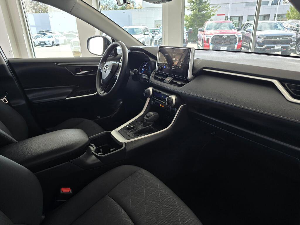 Used 2024 Toyota RAV4 XLE AWD/4WD image 44