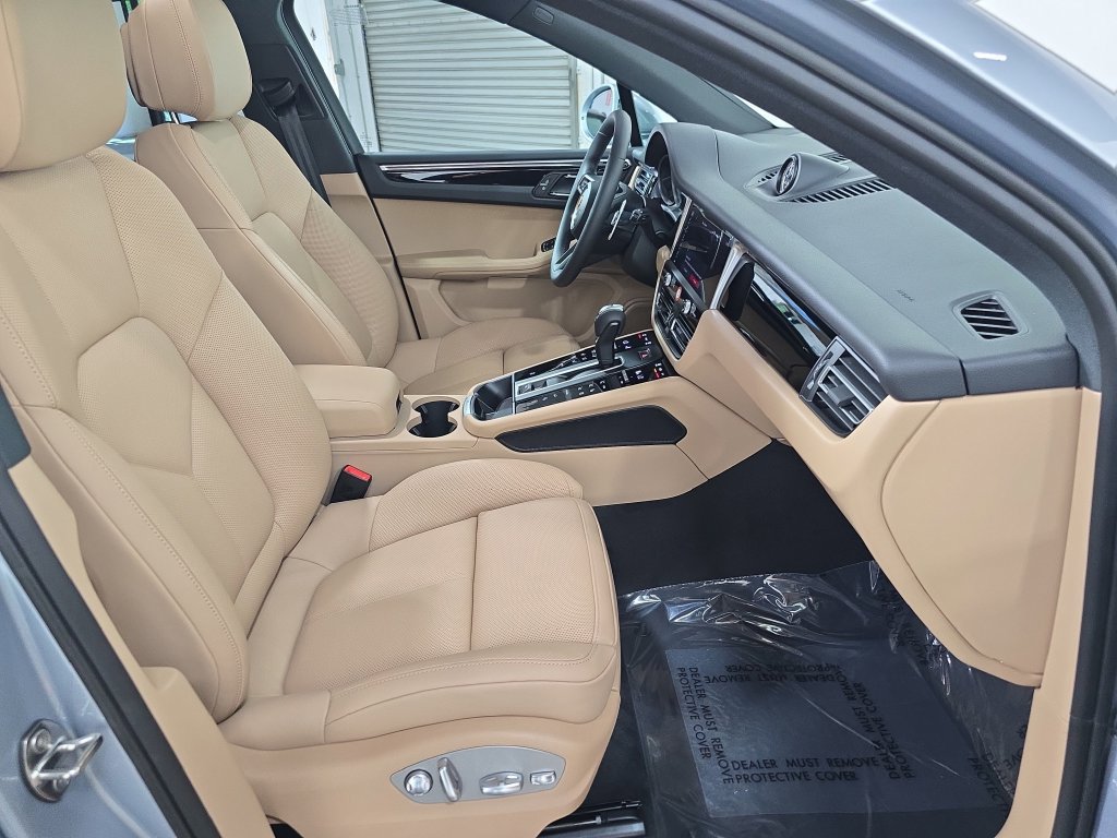 Certified 2026 Porsche Macan AWD/4WD image 27