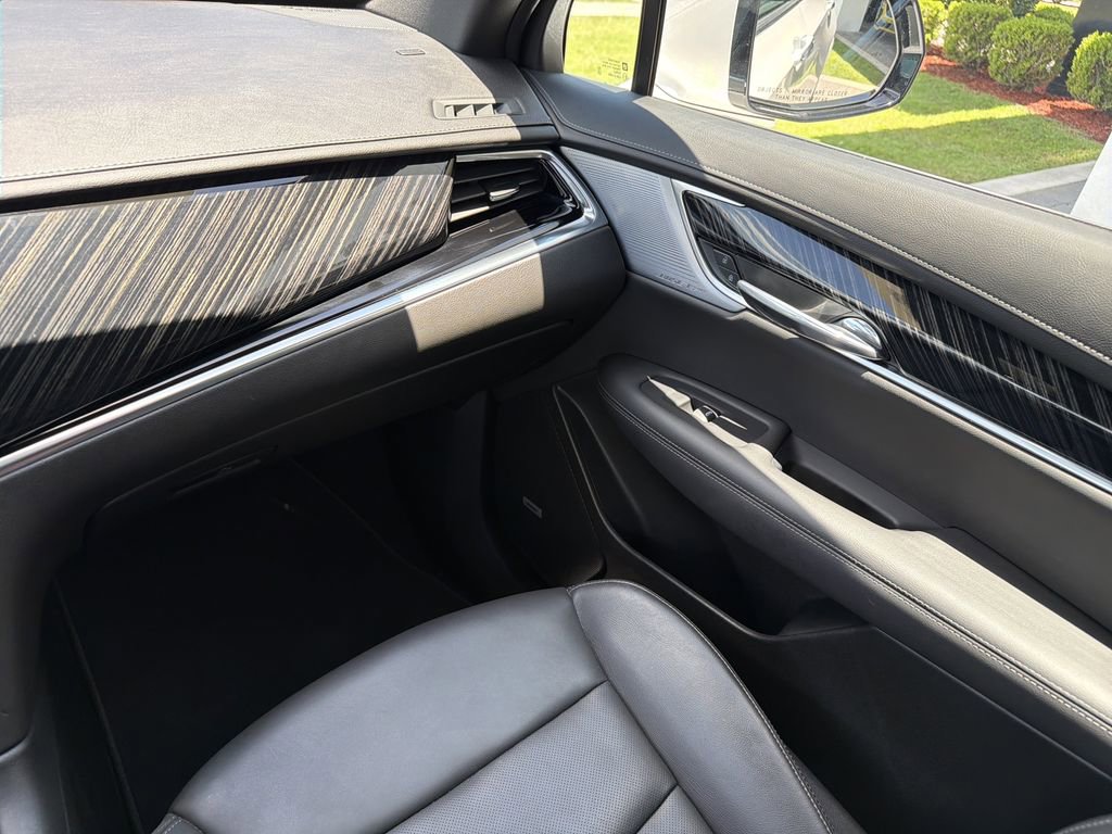 Certified 2025 Cadillac XT6 Premium Luxury FWD image 16