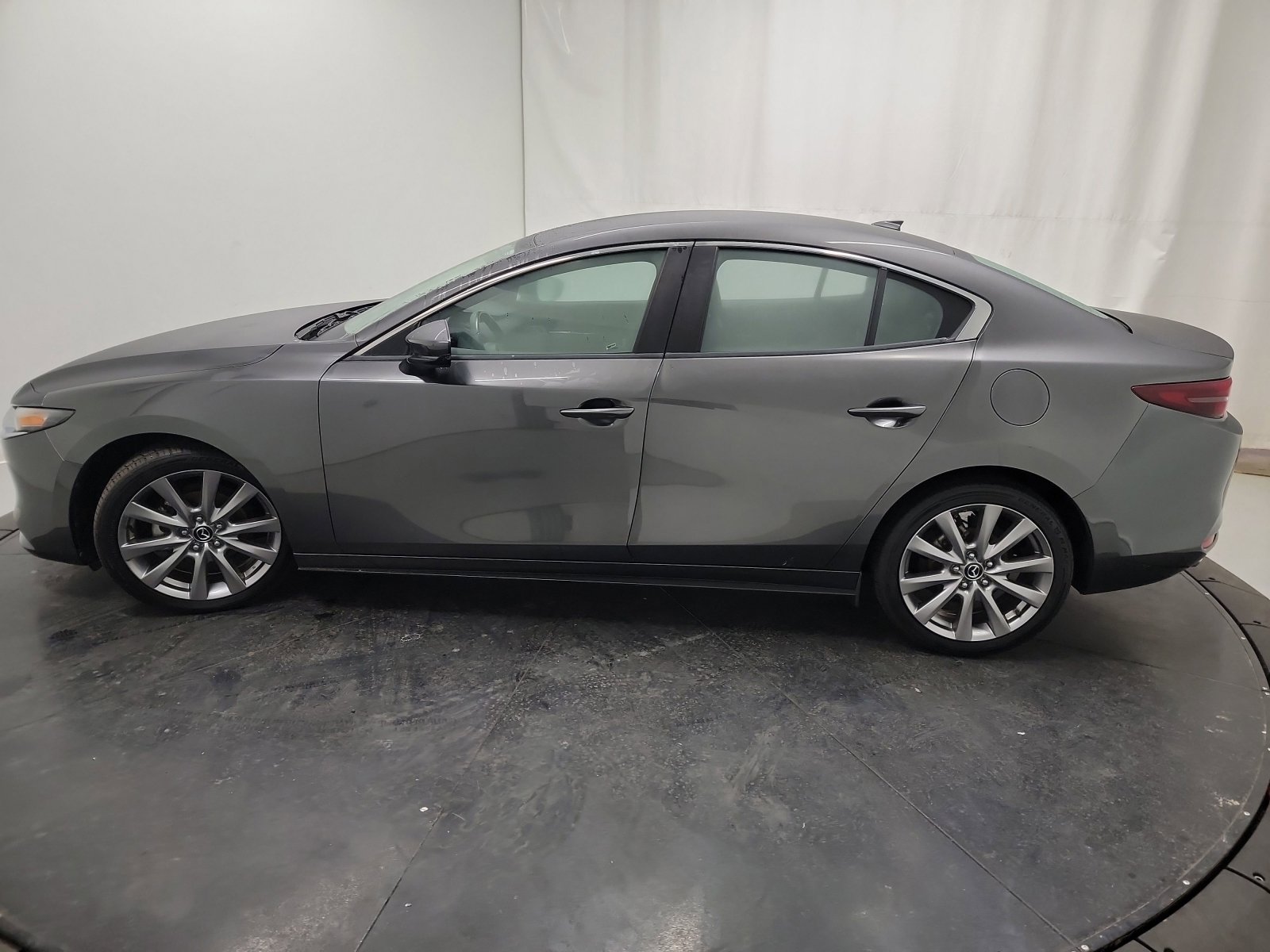 Used 2019 MAZDA MAZDA3 Sedan w/ Preferred Package image 4