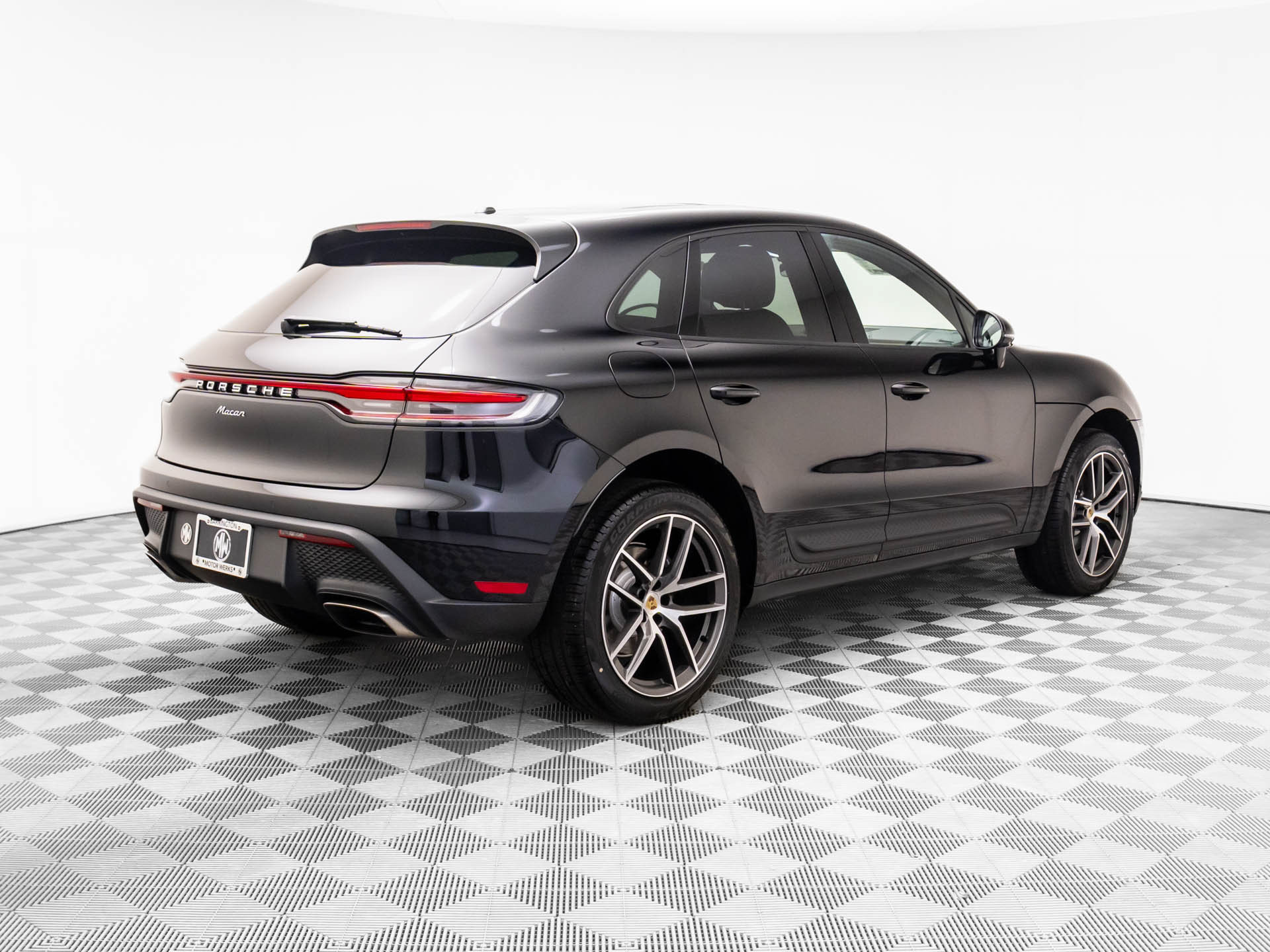Certified 2026 Porsche Macan AWD/4WD image 8