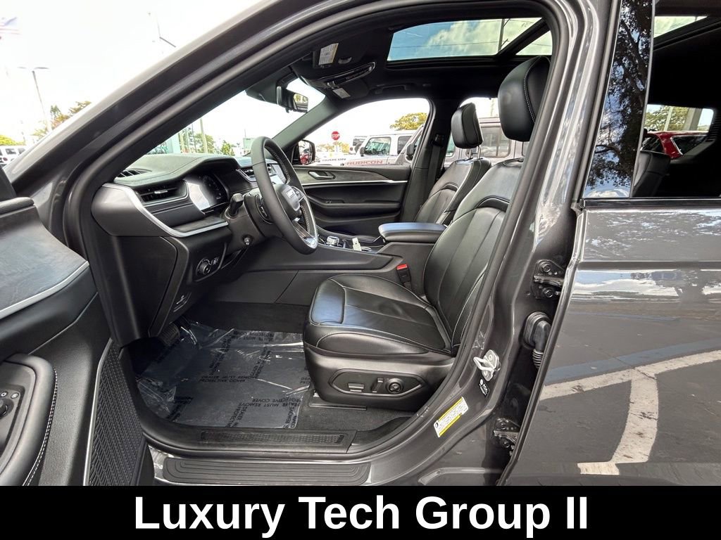 Used 2025 Jeep Grand Cherokee L Limited w/ Luxury Tech Group II image 16