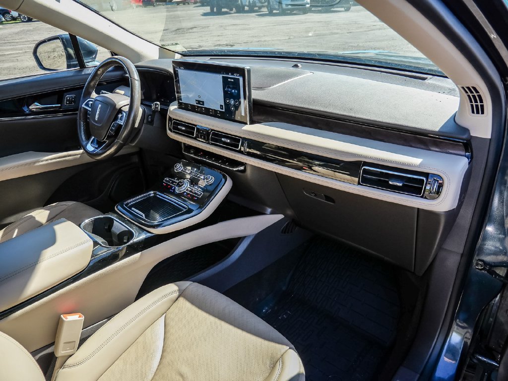 Used 2023 Lincoln Nautilus Reserve AWD/4WD image 16
