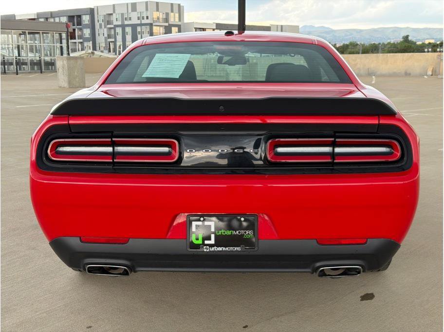 Used 2016 Dodge Challenger SXT RWD image 7