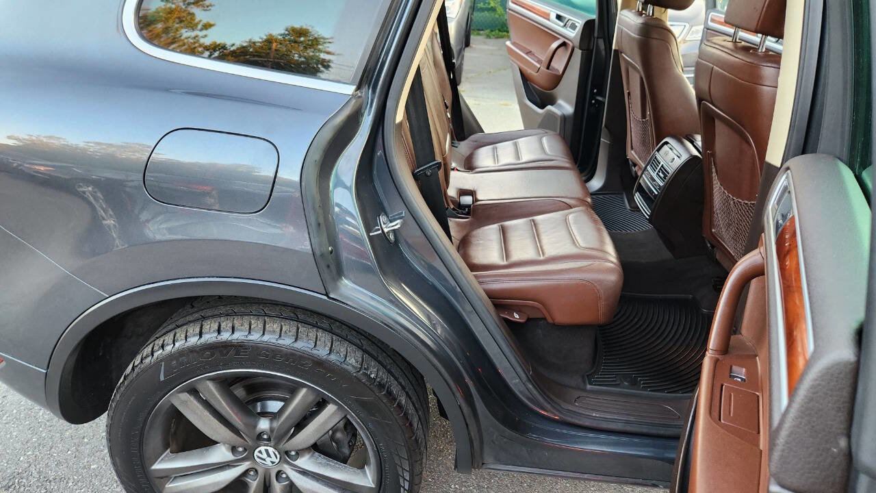 Used 2012 Volkswagen Touareg Executive image 41