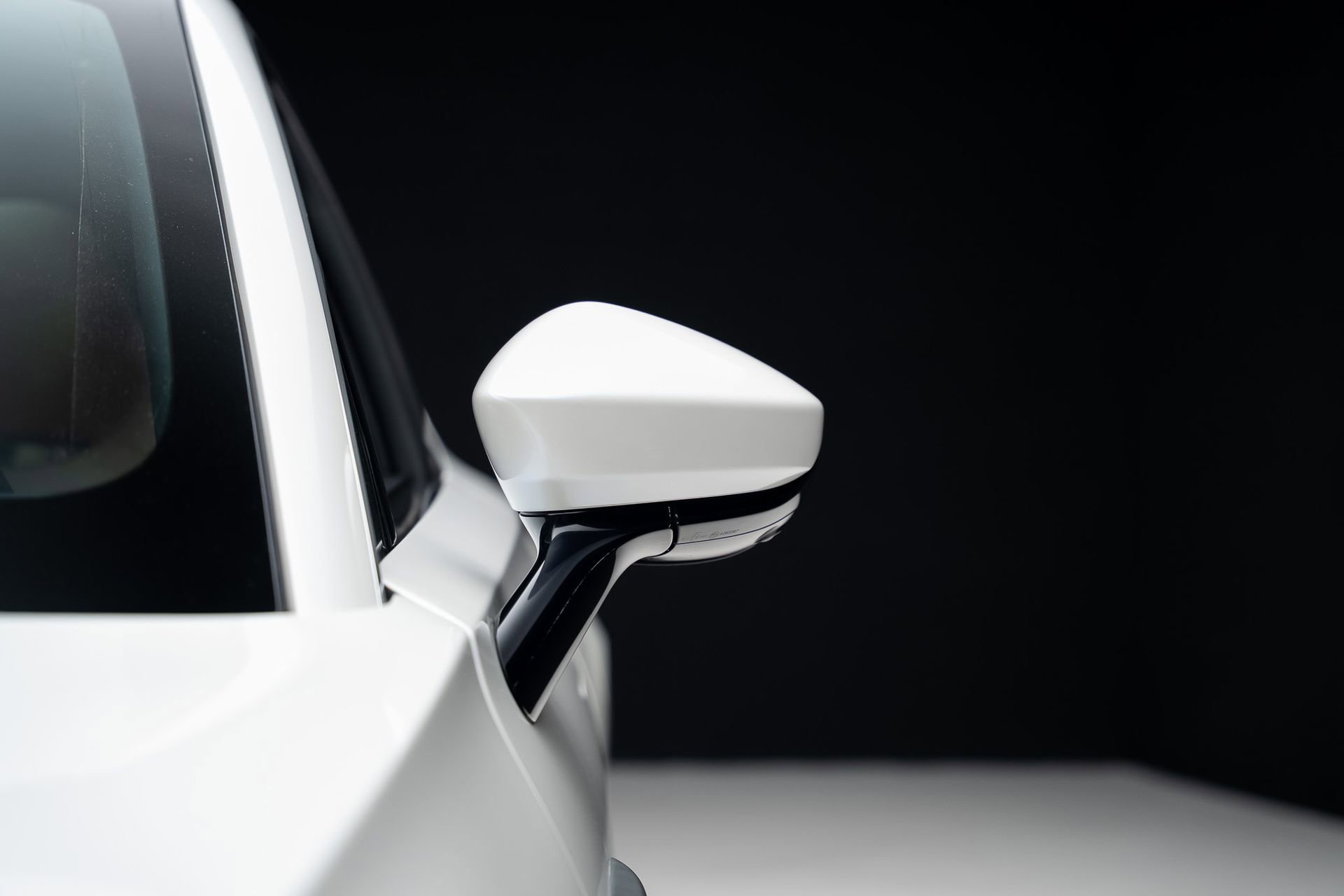 Used 2021 Aston Martin DBX AWD/4WD image 15