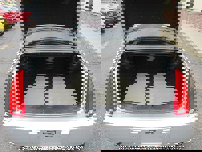 Used 2010 Cadillac DTS Luxury FWD image 19