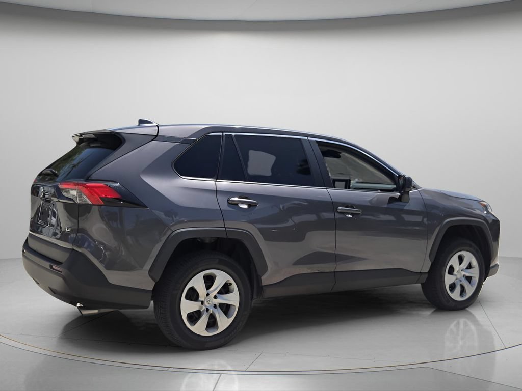 Used 2022 Toyota RAV4 LE FWD image 7