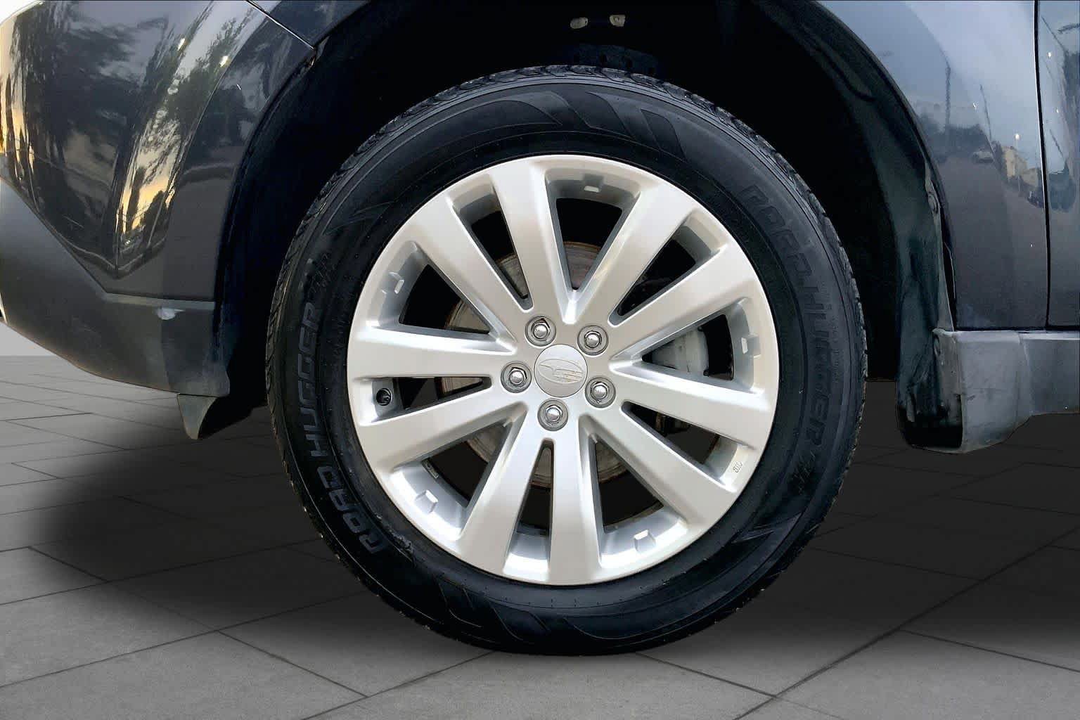 Used 2011 Subaru Forester 2.5X Premium w/ All-Weather Pkg AWD/4WD image 8