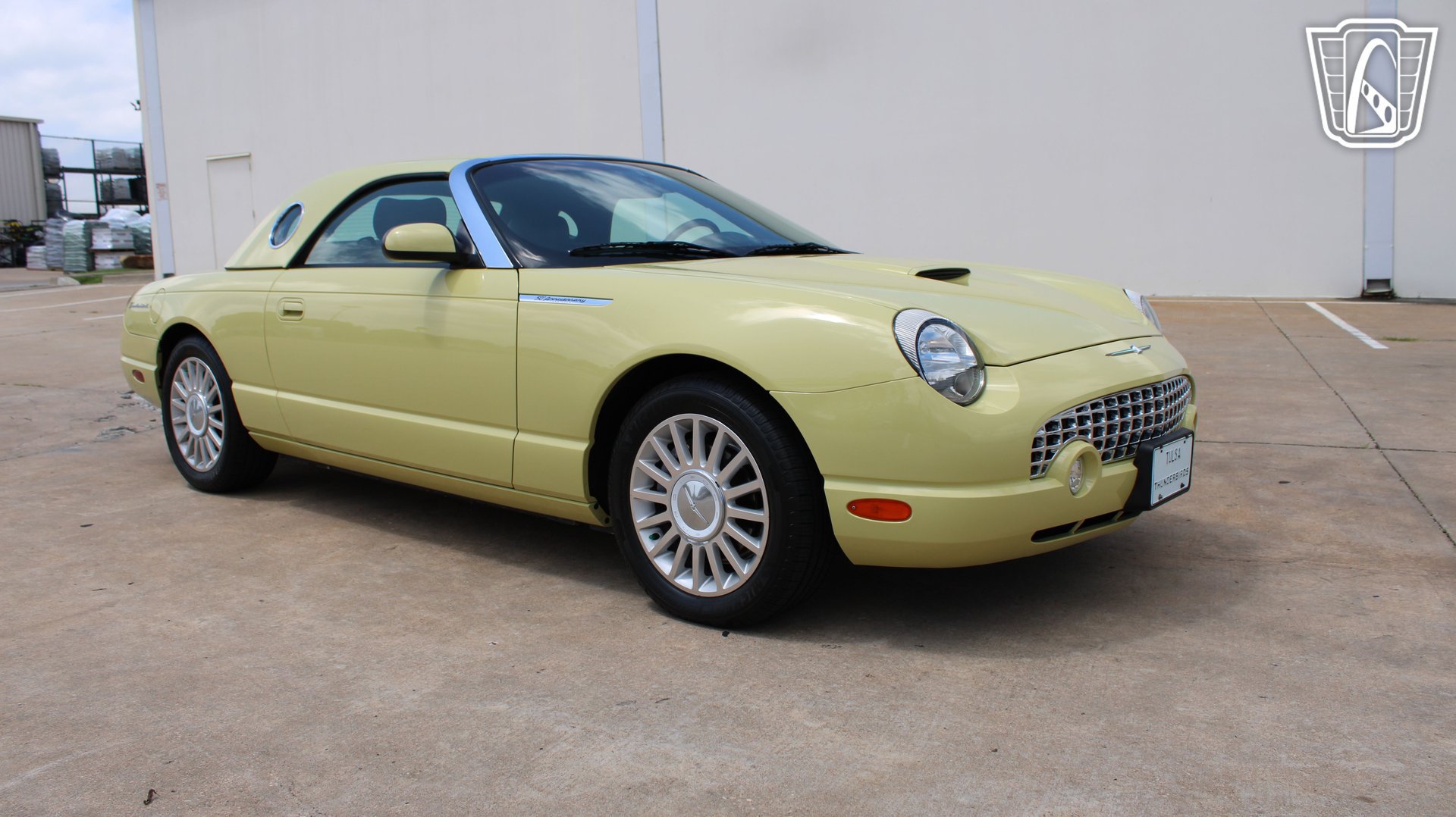 Used 2005 Ford Thunderbird RWD image 2