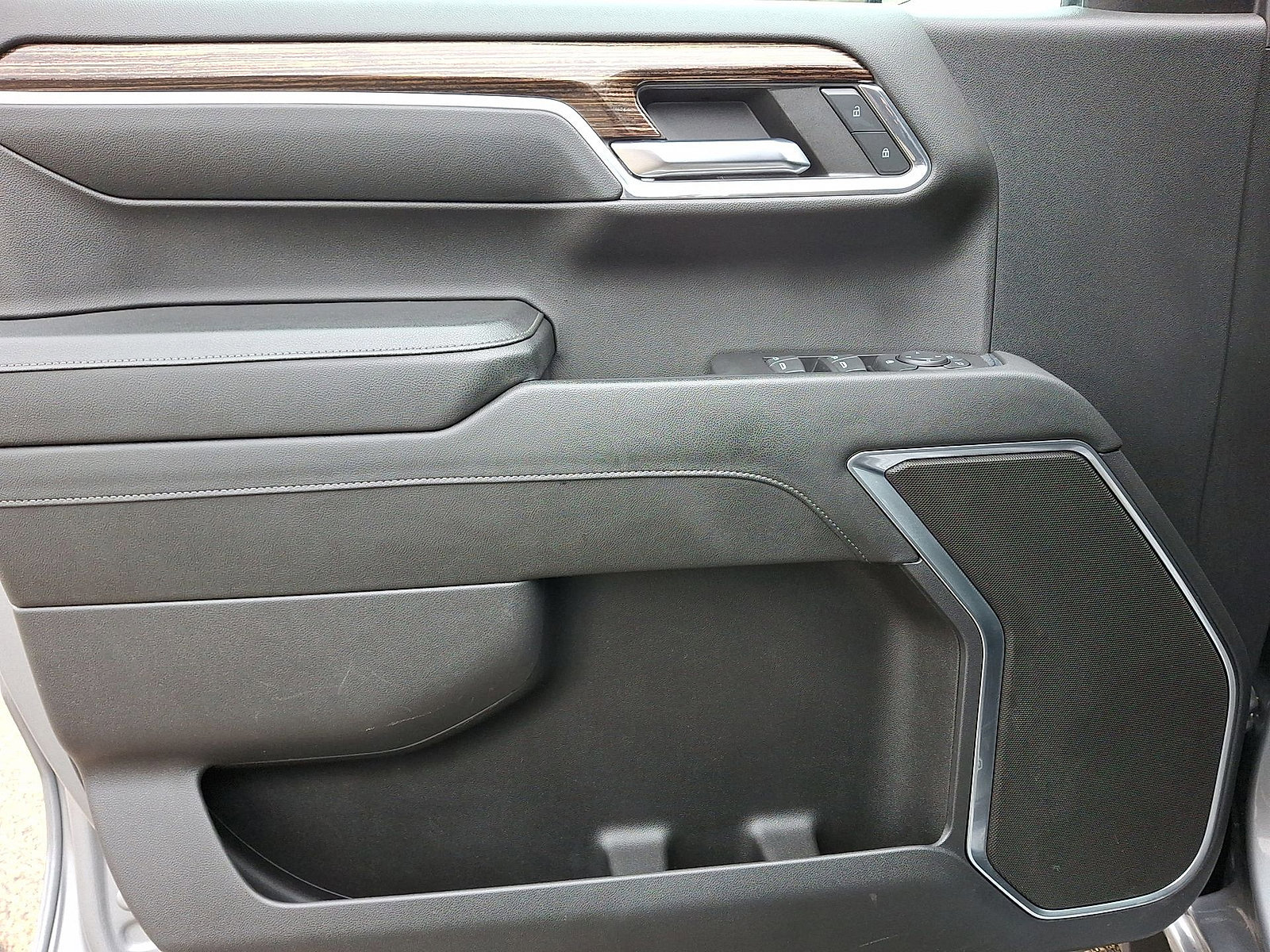 Used 2024 GMC Sierra 1500 Elevation image 10