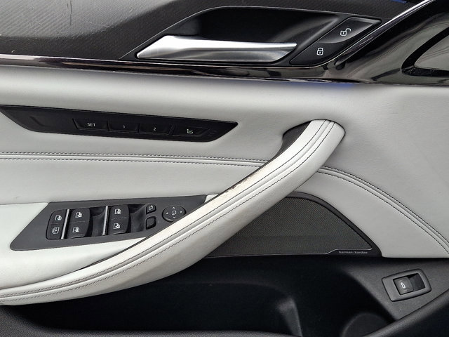 Used 2018 BMW M5 image 8