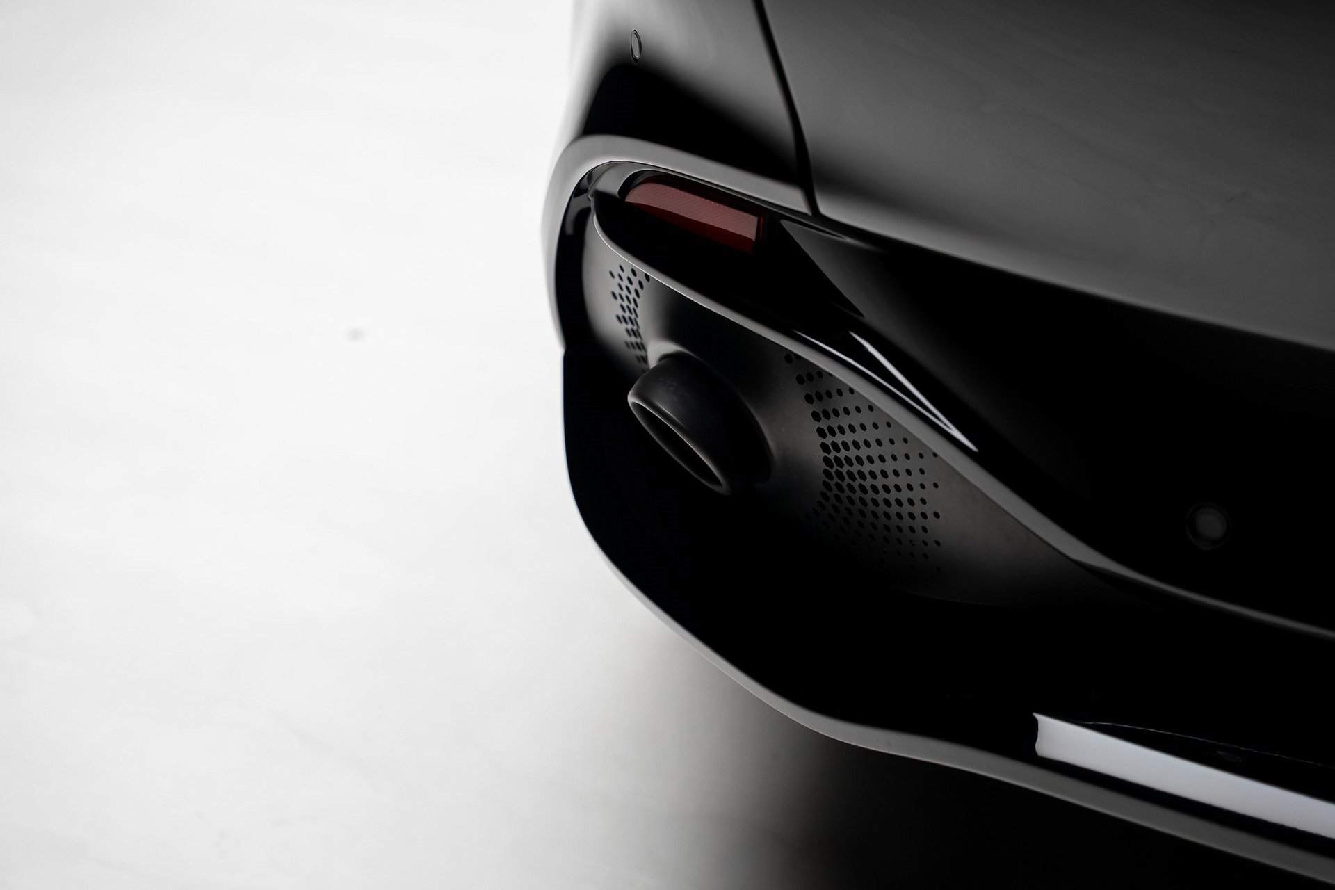 Used 2021 Aston Martin DBX image 31