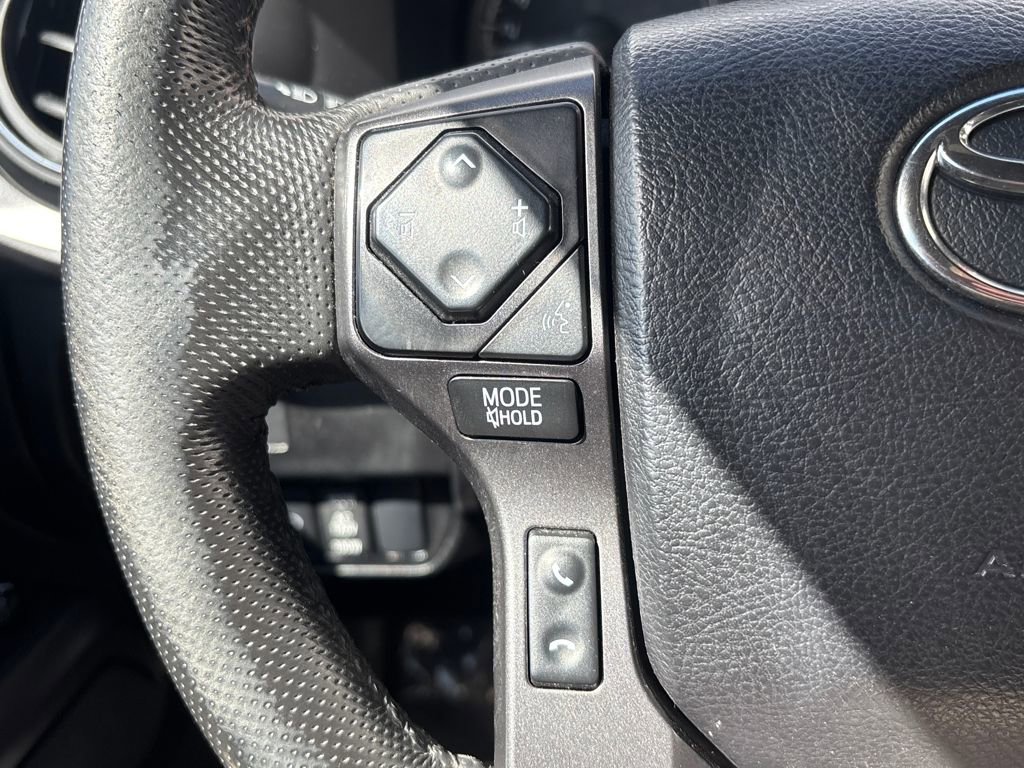 Used 2022 Toyota Tacoma TRD Off-Road image 20