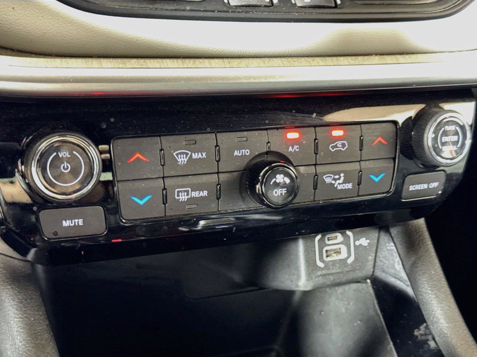 Used 2026 Jeep Compass Limited AWD/4WD image 13