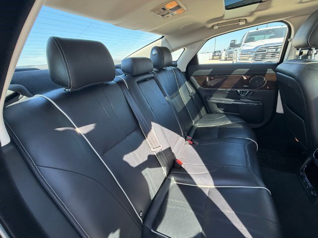 Used 2019 Jaguar XJ R-Sport RWD image 17
