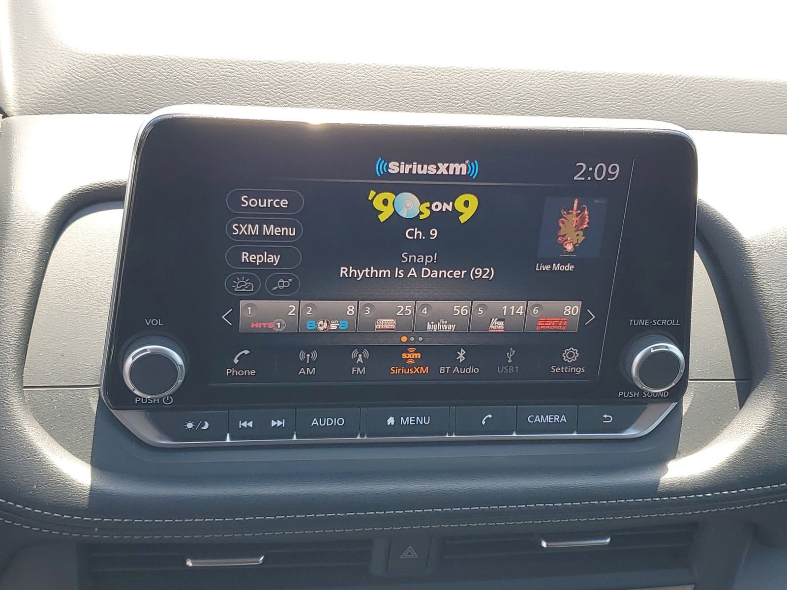 Used 2024 Nissan Rogue SV FWD image 16