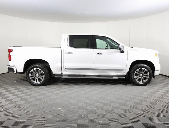 Used 2024 Chevrolet Silverado 1500 High Country w/ Technology Package image 4