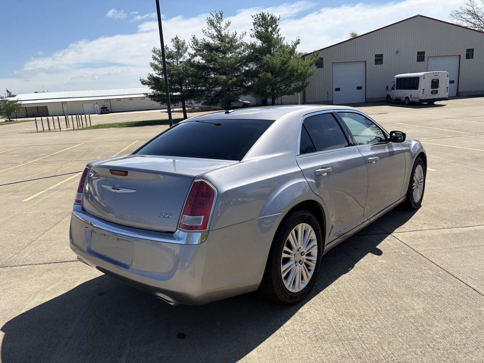Used 2014 Chrysler 300 AWD w/ Driver Convenience Group image 22