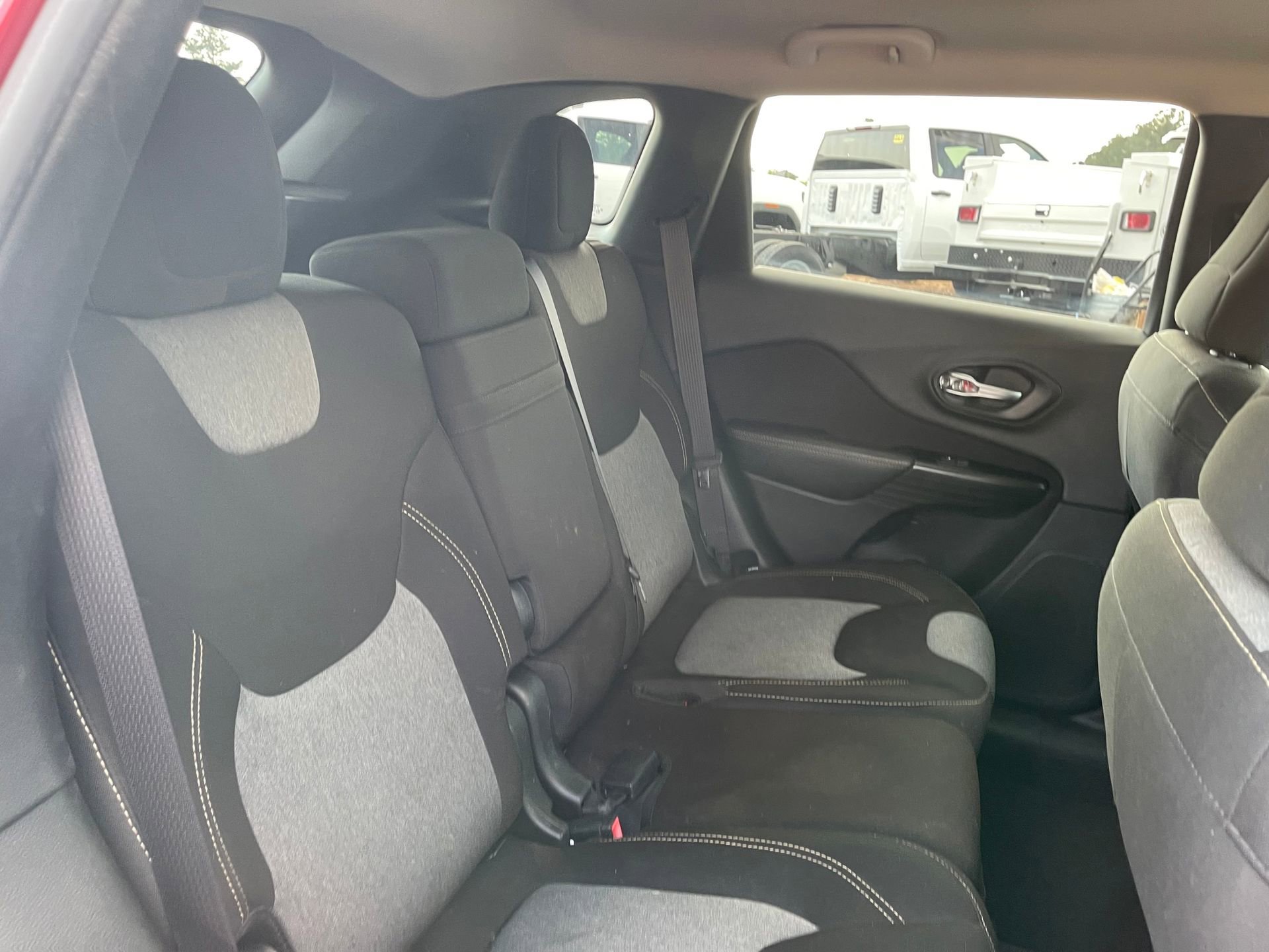 Used 2017 Jeep Cherokee Sport FWD image 24