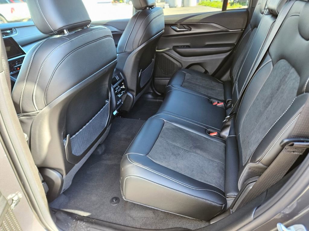 New 2025 Jeep Grand Cherokee Altitude image 16