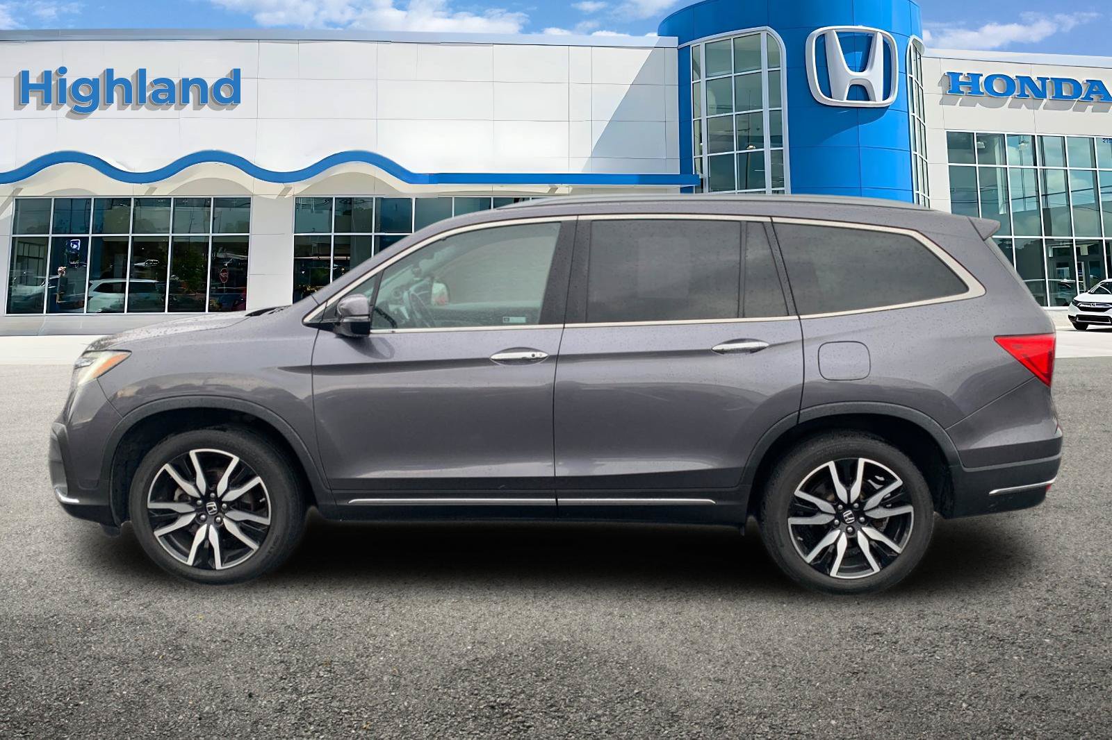 Used 2020 Honda Pilot Touring image 2