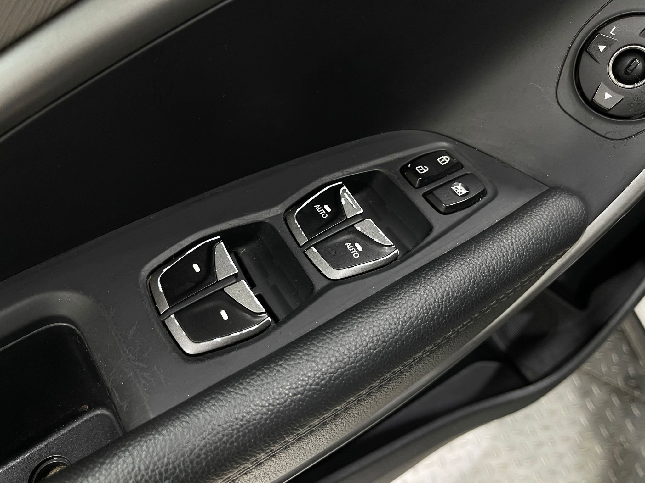 Used 2017 Hyundai Santa Fe FWD w/ SE Ultimate Tech Package 03 image 15