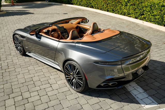 Used 2023 Aston Martin DBS Volante image 20