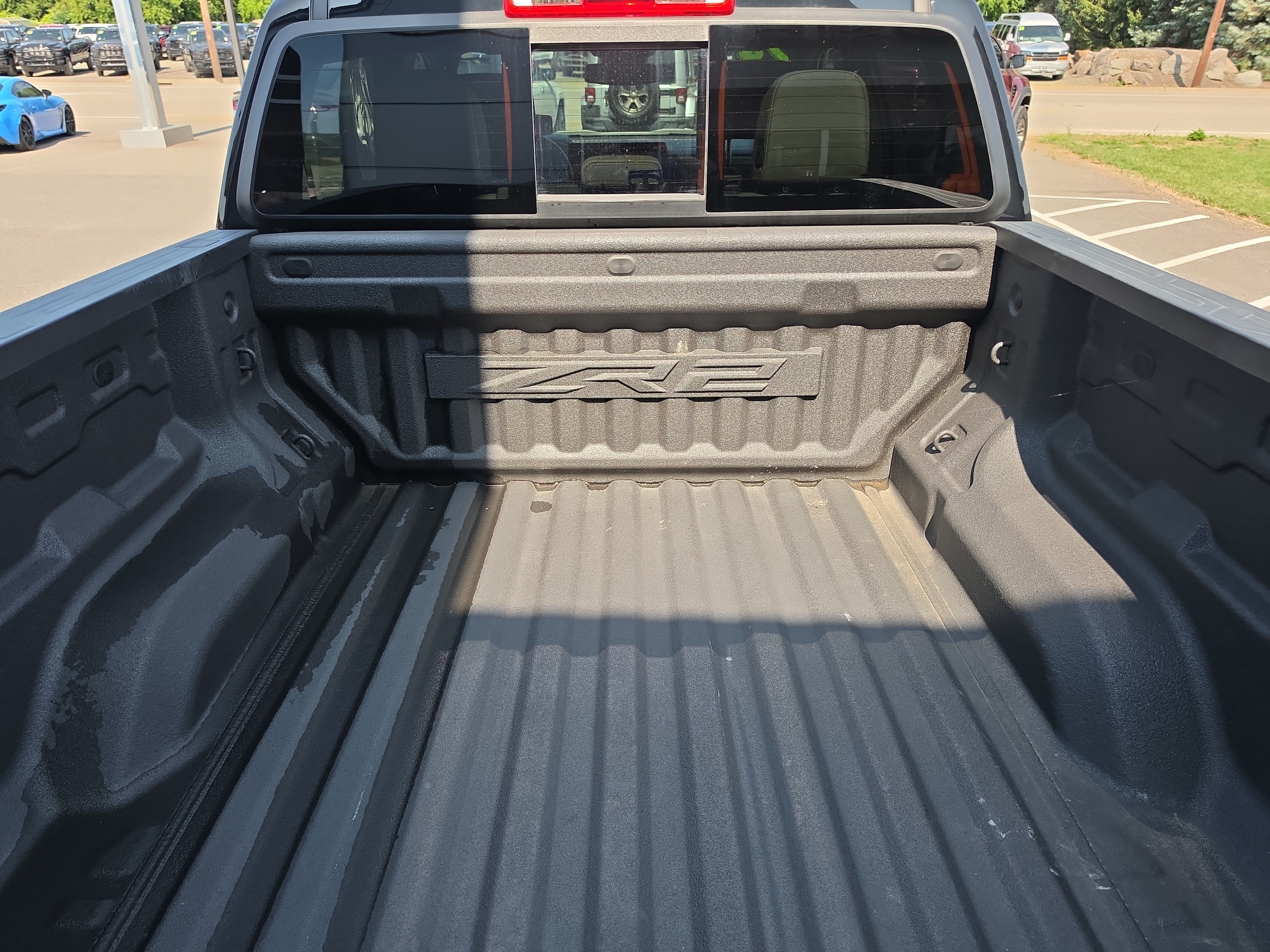 Used 2024 Chevrolet Colorado ZR2 w/ Technology Package AWD/4WD image 5