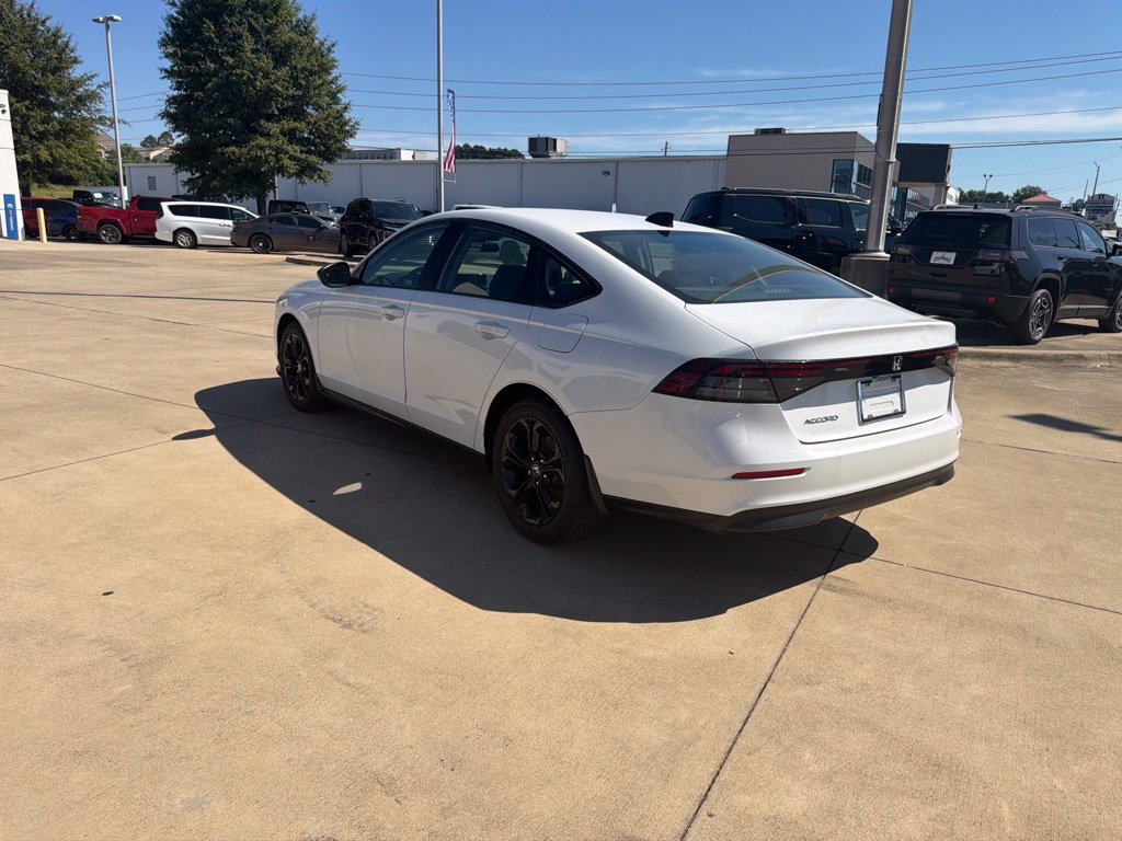 Used 2025 Honda Accord SE image 12